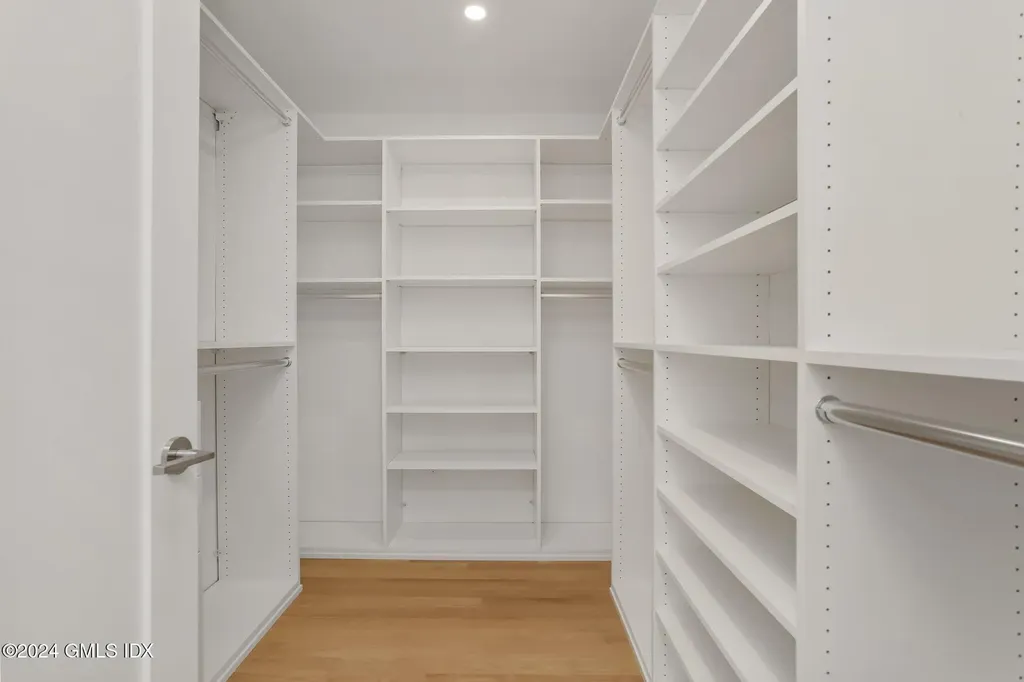 86 Mary Lane Riverside CT 06878