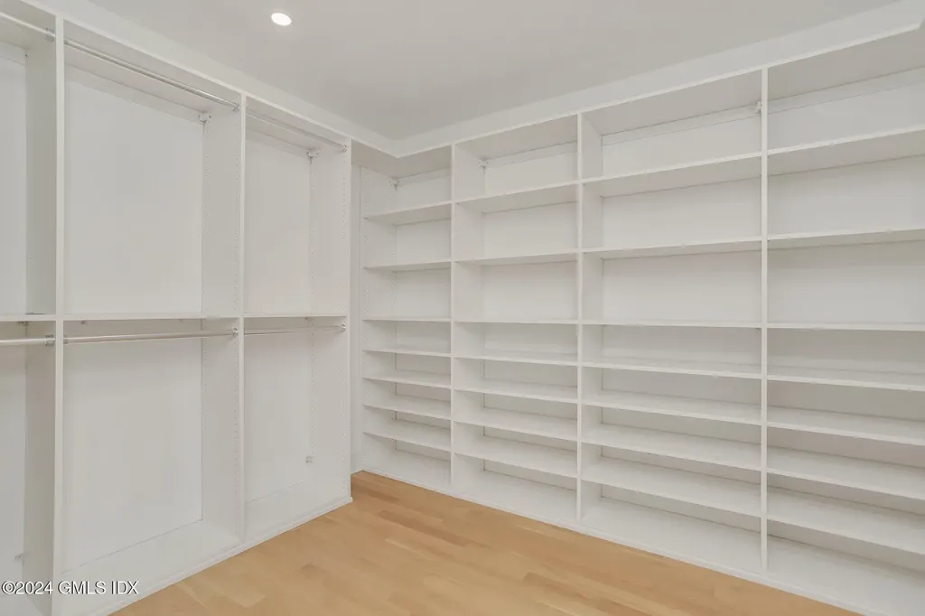 86 Mary Lane Riverside CT 06878