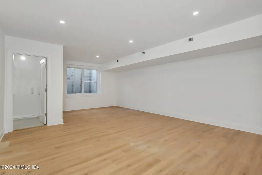 86 Mary Lane Riverside CT 06878