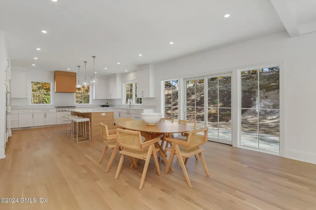 86 Mary Lane Riverside CT 06878