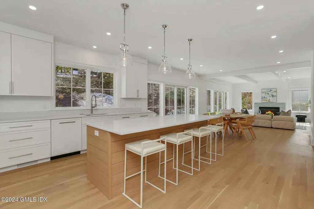 86 Mary Lane Riverside CT 06878