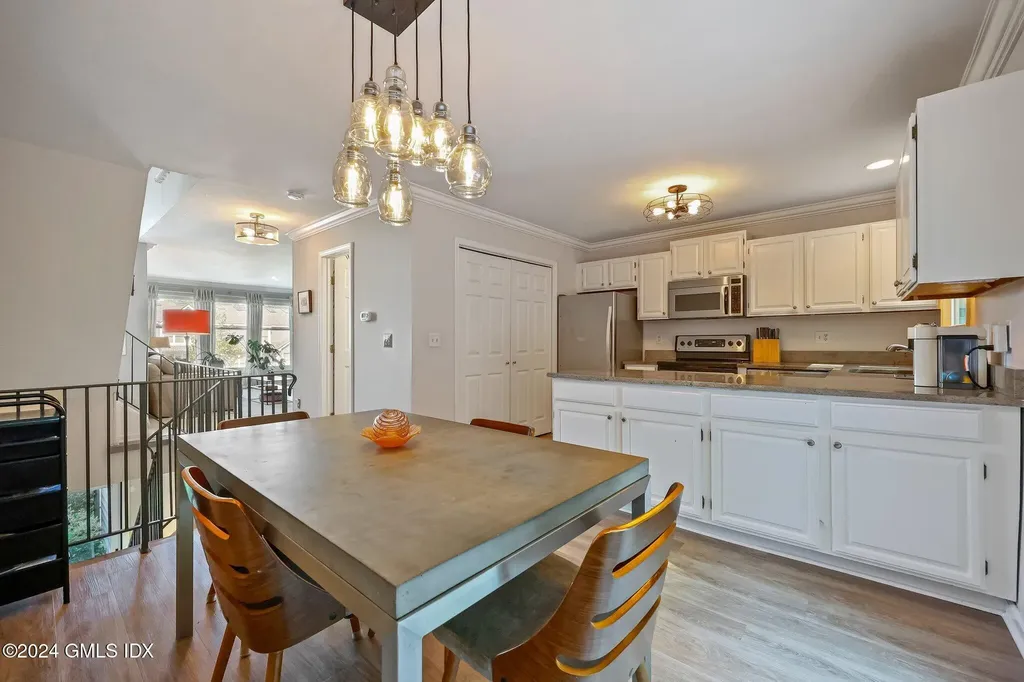 101 Fawn Ridge Lane Norwalk CT 06851