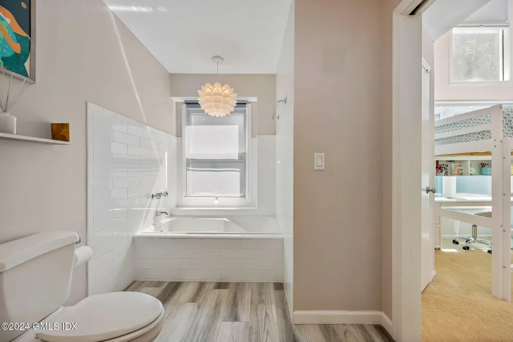 101 Fawn Ridge Lane Norwalk CT 06851