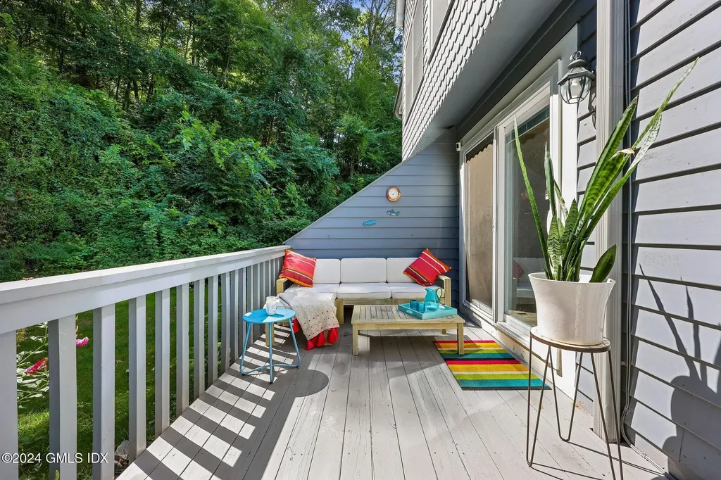 101 Fawn Ridge Lane Norwalk CT 06851