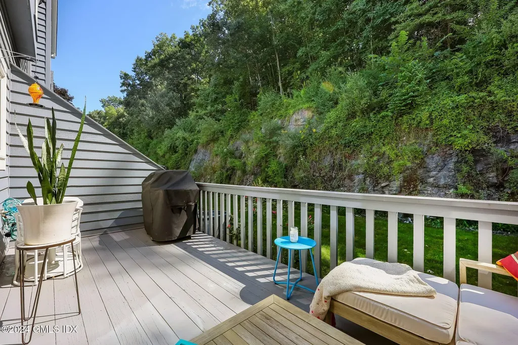 101 Fawn Ridge Lane Norwalk CT 06851