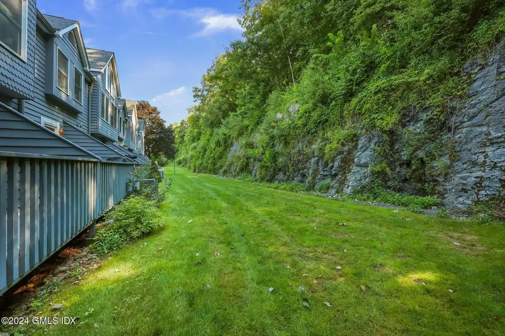 101 Fawn Ridge Lane Norwalk CT 06851