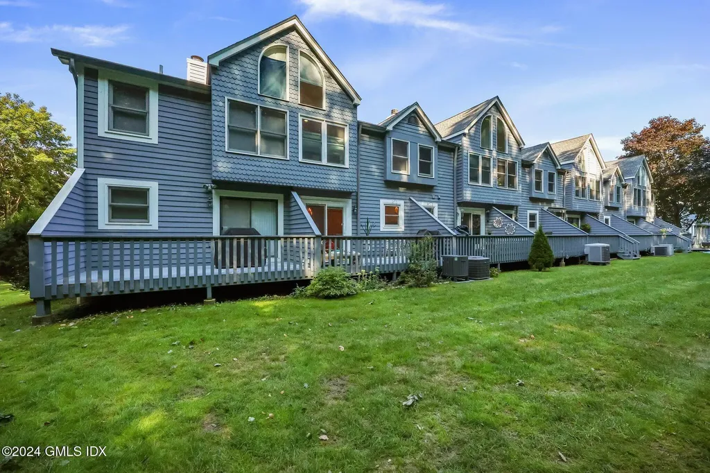 101 Fawn Ridge Lane Norwalk CT 06851