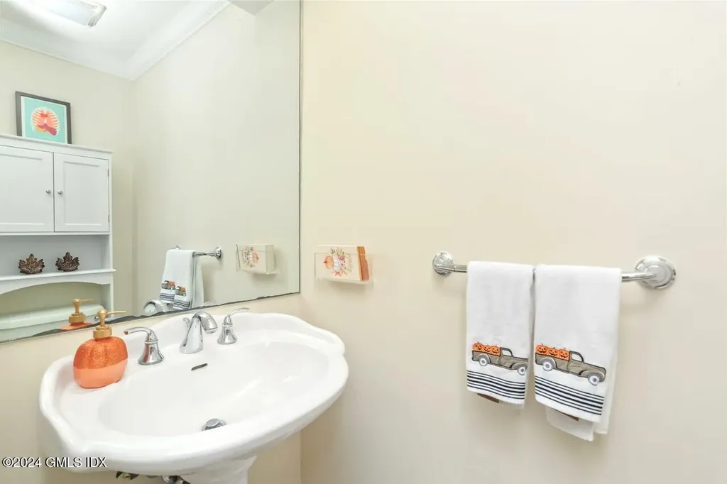 26 Lockwood Drive Old Greenwich CT 06870