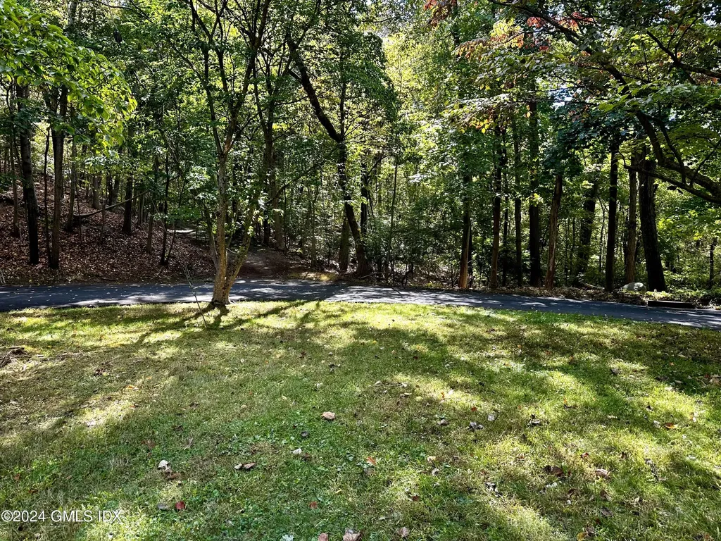 20 Holly Way Cos Cob CT 06807