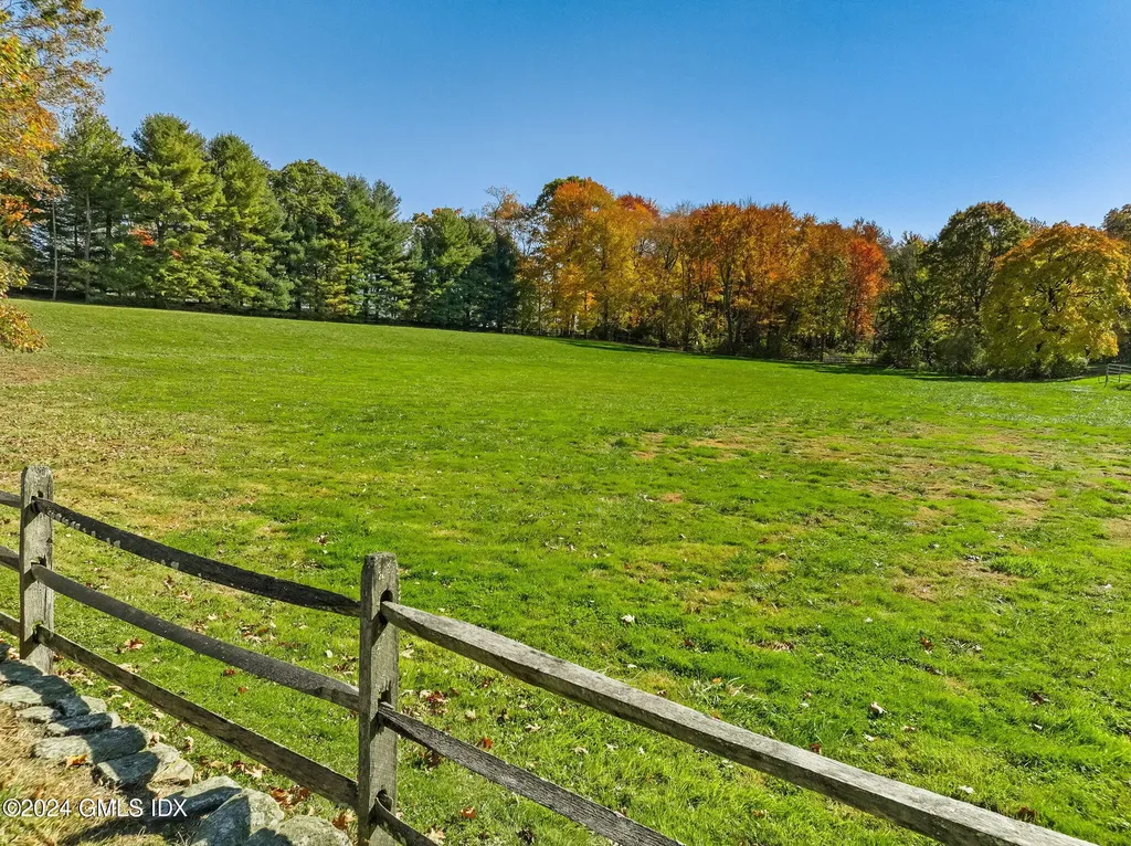 528 Round Hill Road Greenwich CT 06831