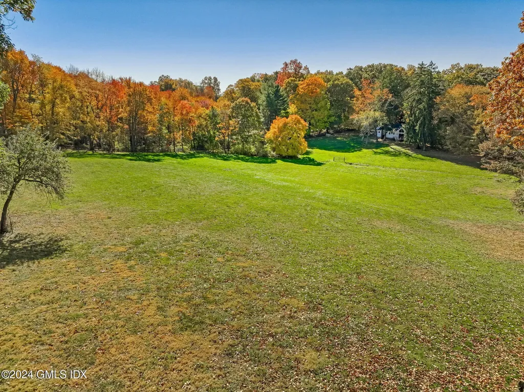 528 Round Hill Road Greenwich CT 06831