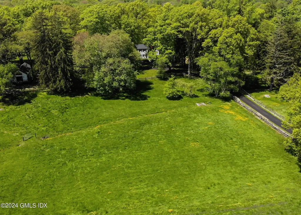 528 Round Hill Road Greenwich CT 06831