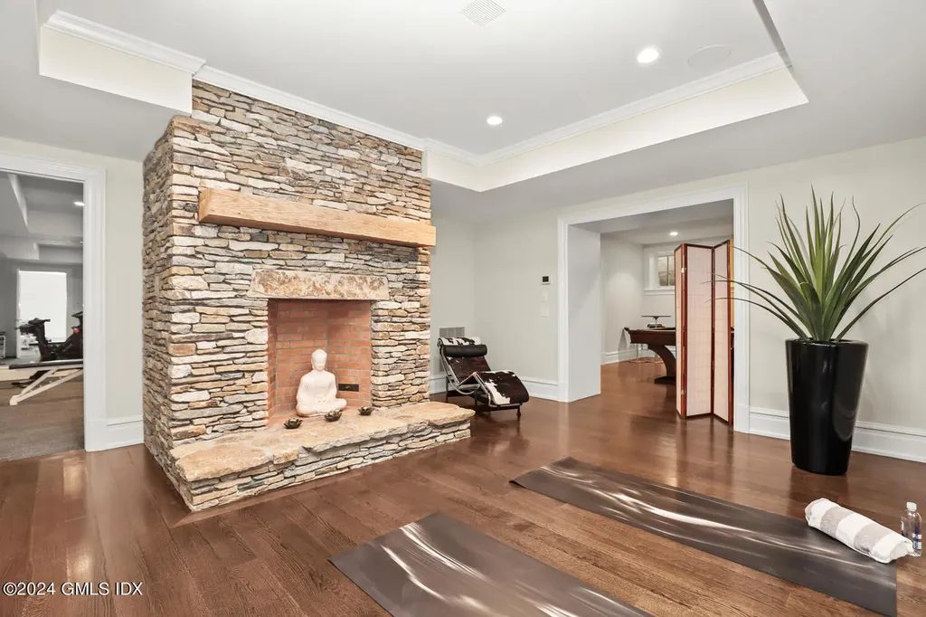 80 Meadow Wood Drive Greenwich CT 06830