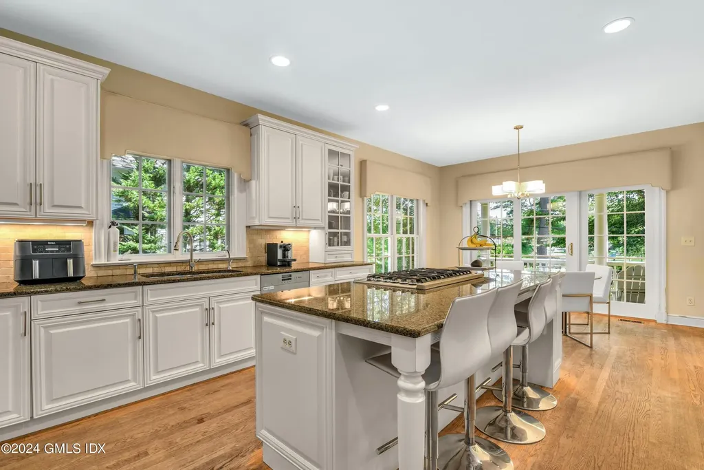 71 Wesskum Wood Road Riverside CT 06878