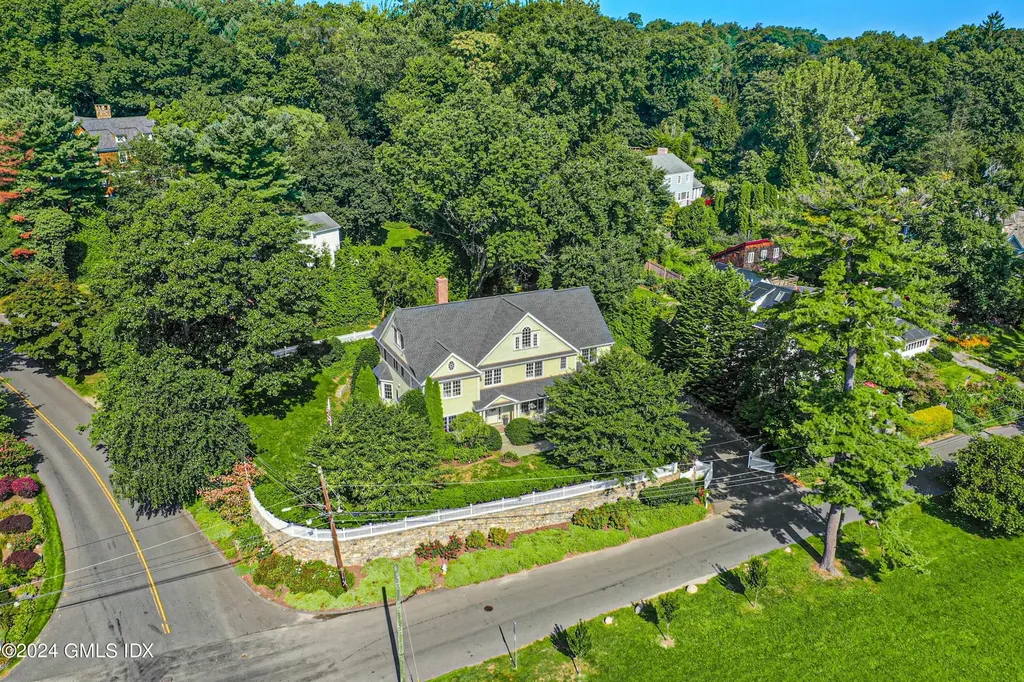 71 Wesskum Wood Road Riverside CT 06878