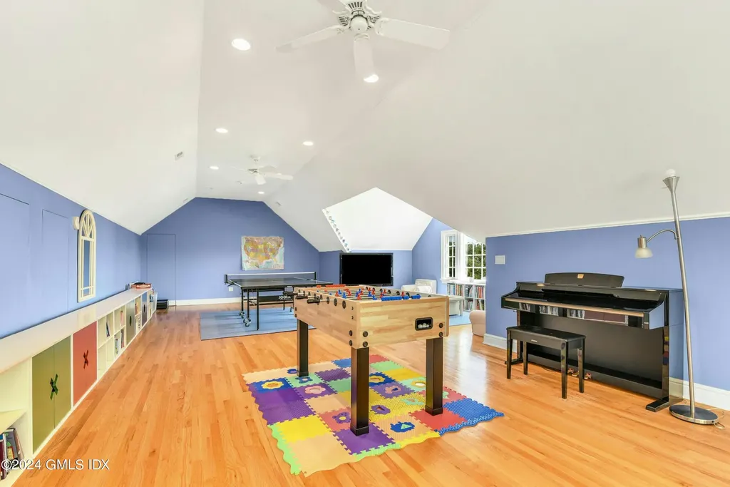 71 Wesskum Wood Road Riverside CT 06878