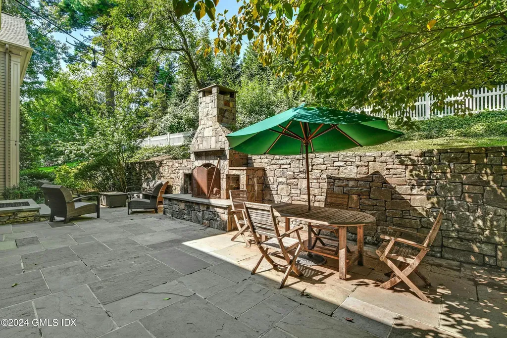 71 Wesskum Wood Road Riverside CT 06878