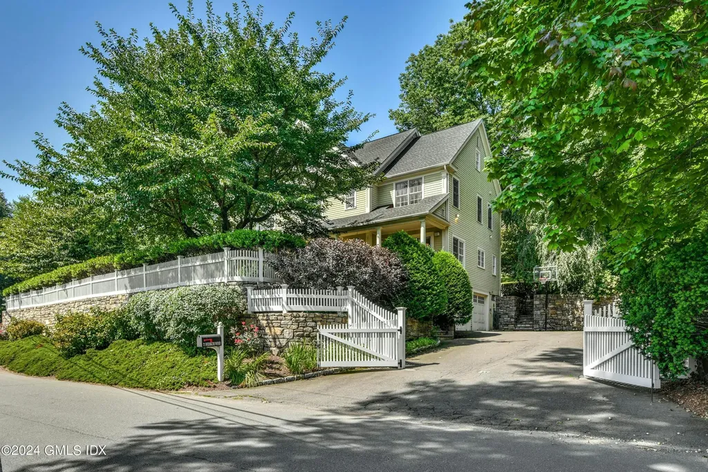 71 Wesskum Wood Road Riverside CT 06878