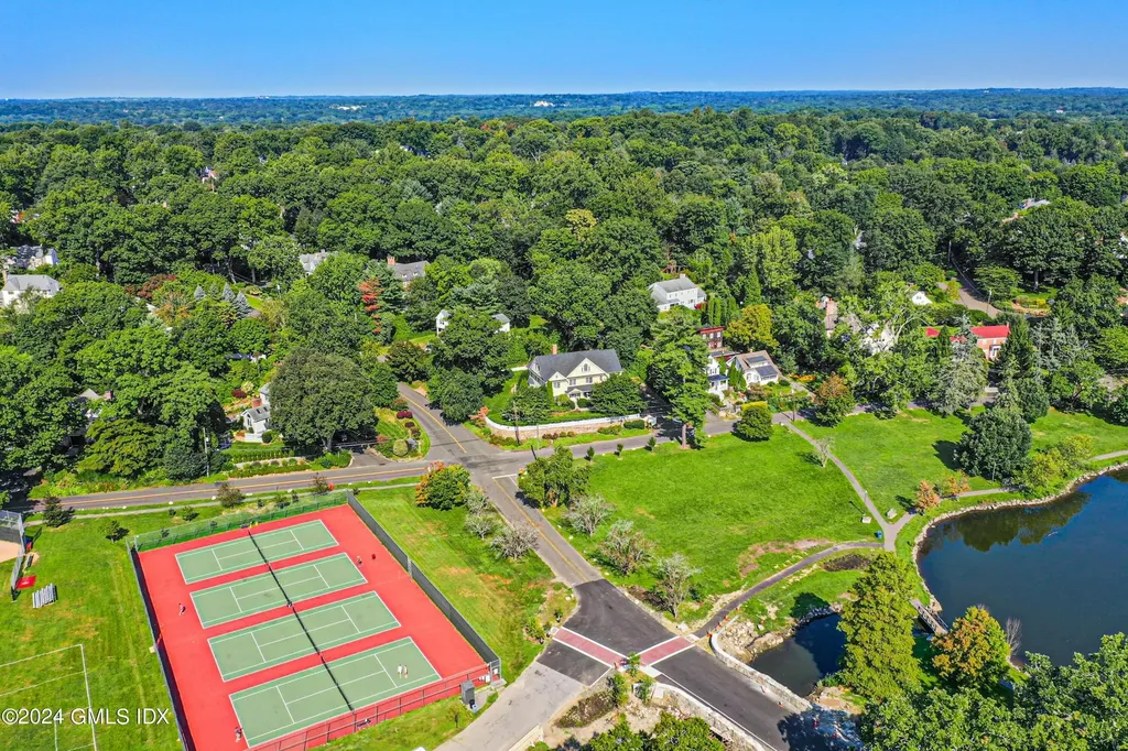 71 Wesskum Wood Road Riverside CT 06878