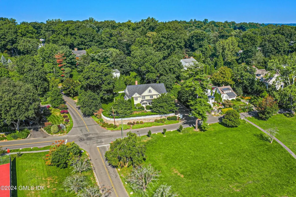 71 Wesskum Wood Road Riverside CT 06878