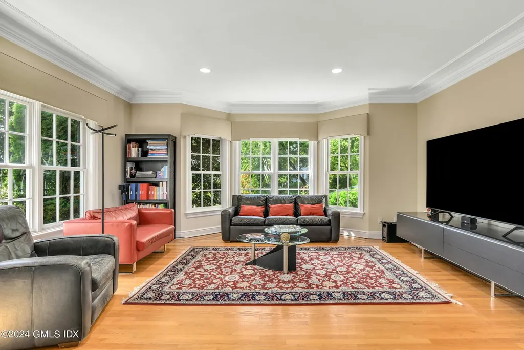 71 Wesskum Wood Road Riverside CT 06878