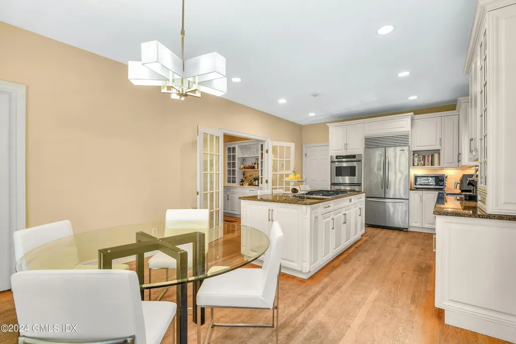 71 Wesskum Wood Road Riverside CT 06878