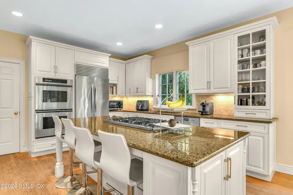 71 Wesskum Wood Road Riverside CT 06878