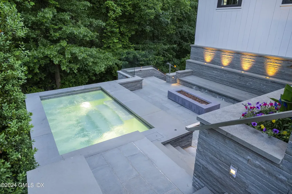 865 Hollow Tree Ridge Road Darien CT 06820