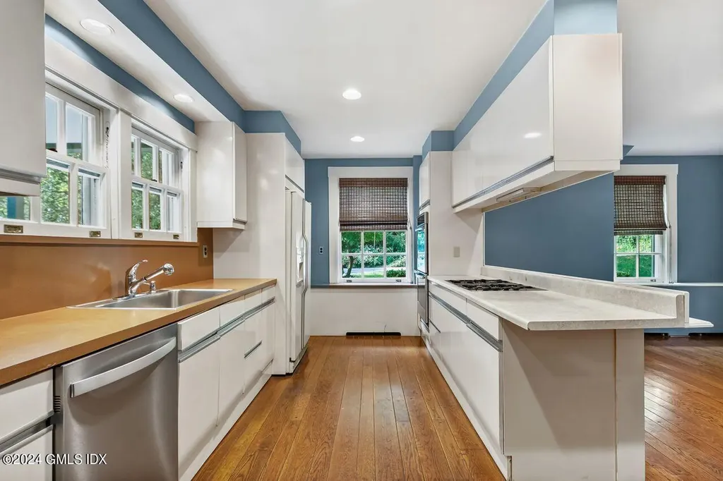 70 Round Hill Road Greenwich CT 06831