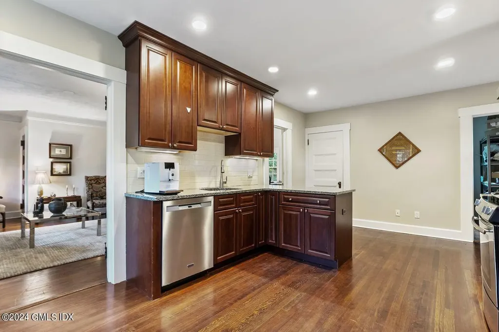 70 Round Hill Road Greenwich CT 06831