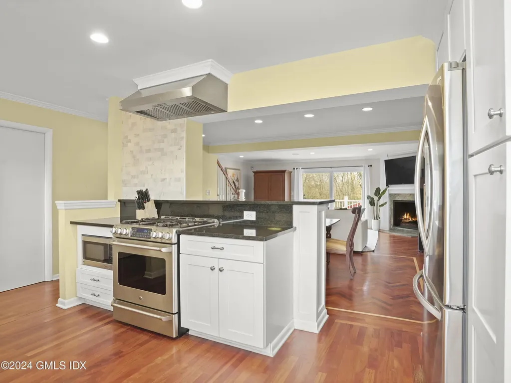102 Silo Circle Riverside CT 06878