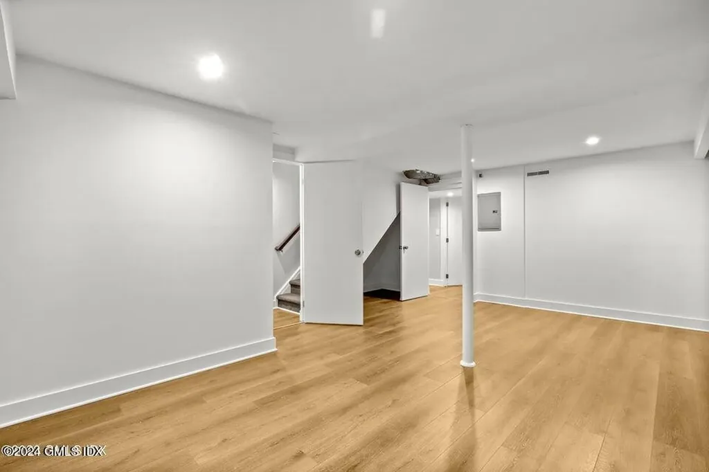 319 W Lyon Farm Drive Greenwich CT 06831
