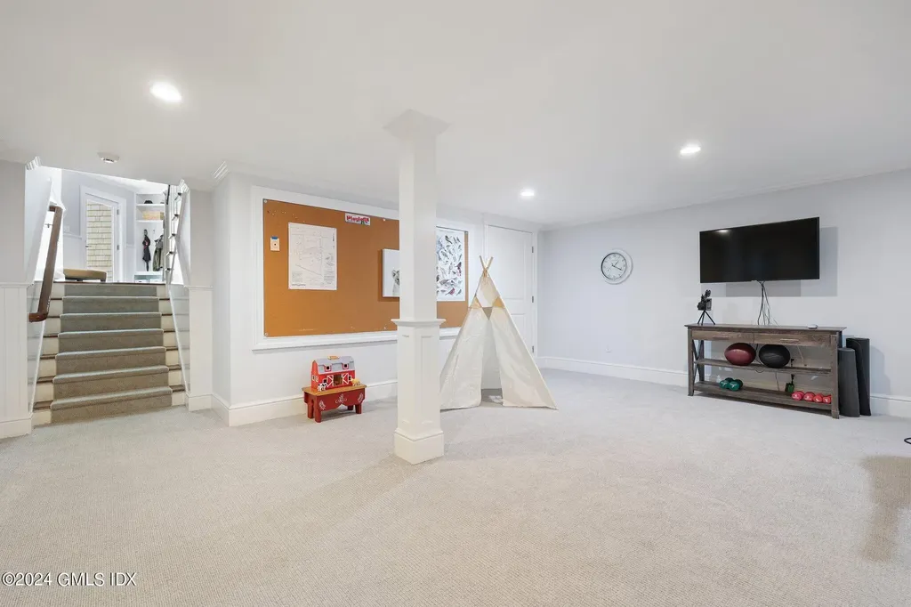 27 Bartina Lane Stamford CT 06902