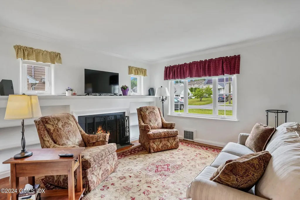 34 Francis Lane Greenwich CT 06831