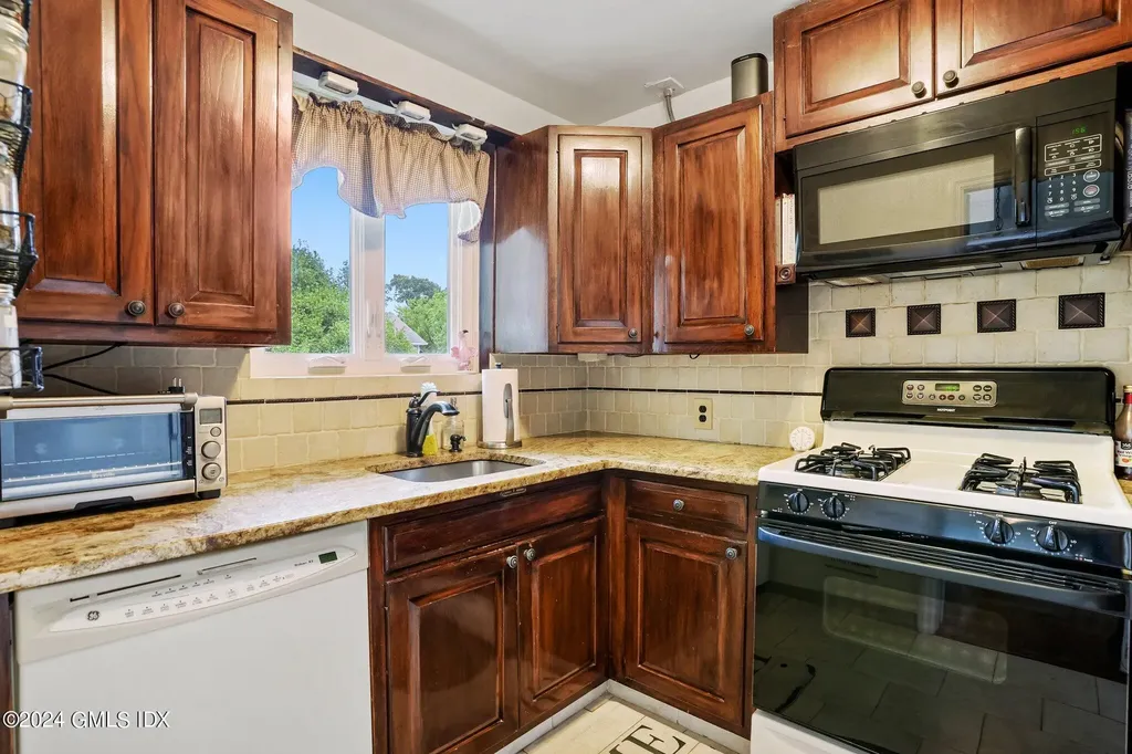 34 Francis Lane Greenwich CT 06831