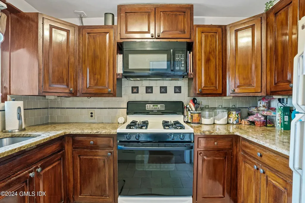 34 Francis Lane Greenwich CT 06831