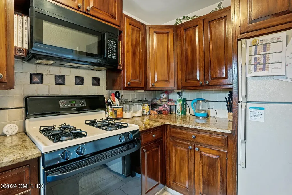 34 Francis Lane Greenwich CT 06831