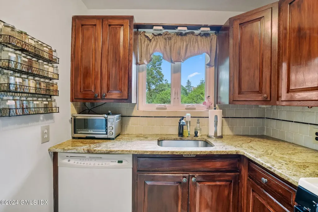 34 Francis Lane Greenwich CT 06831