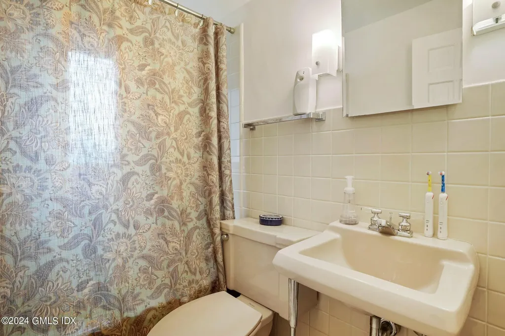 34 Francis Lane Greenwich CT 06831