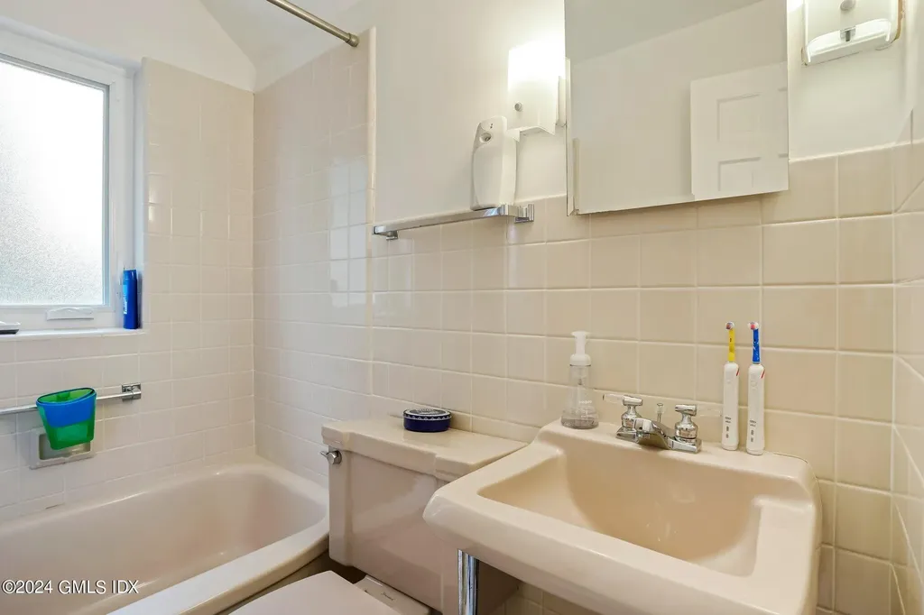 34 Francis Lane Greenwich CT 06831