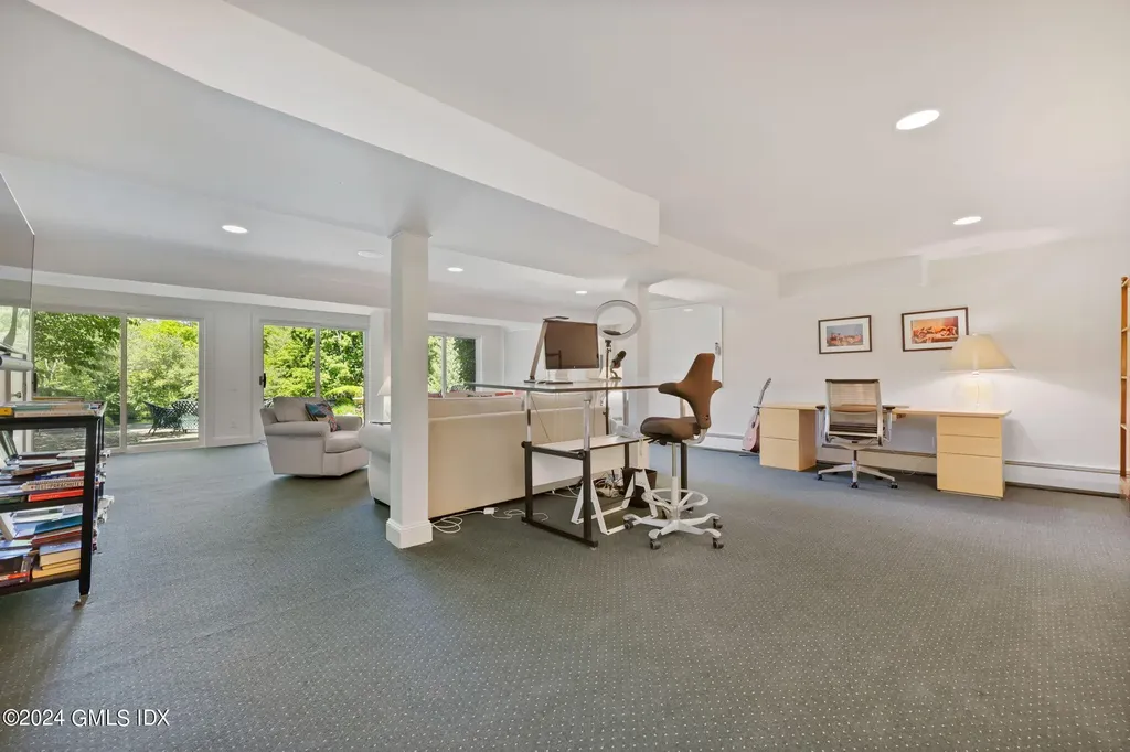 21 Dempsey Lane Greenwich CT 06830