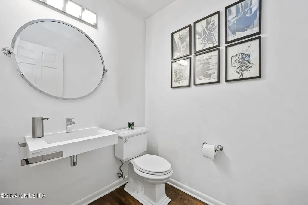 68 Willowmere Circle Riverside CT 06878