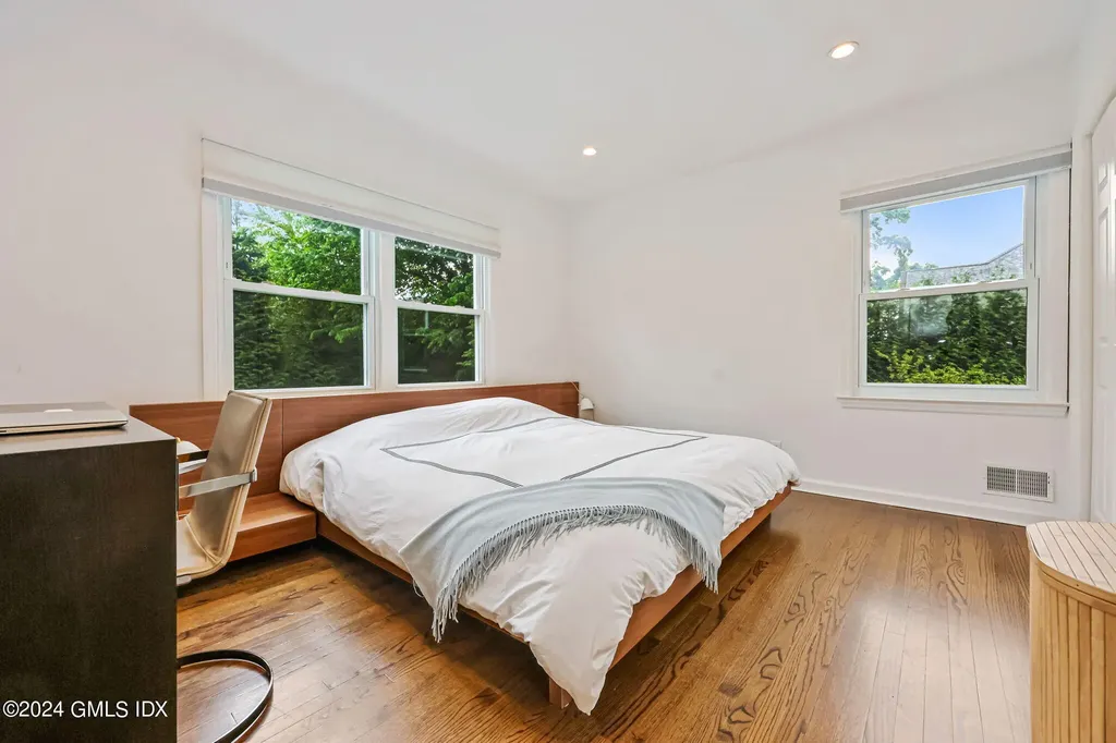 68 Willowmere Circle Riverside CT 06878