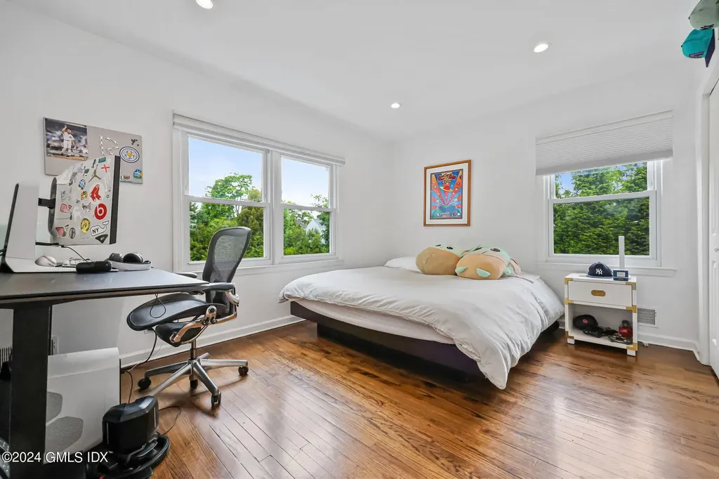 68 Willowmere Circle Riverside CT 06878