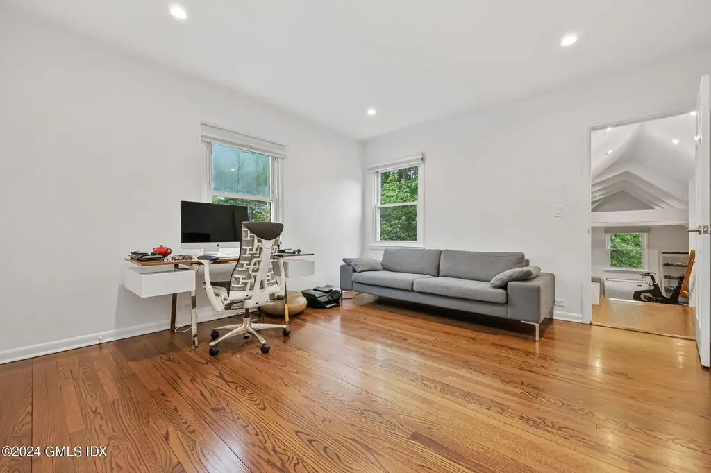 68 Willowmere Circle Riverside CT 06878