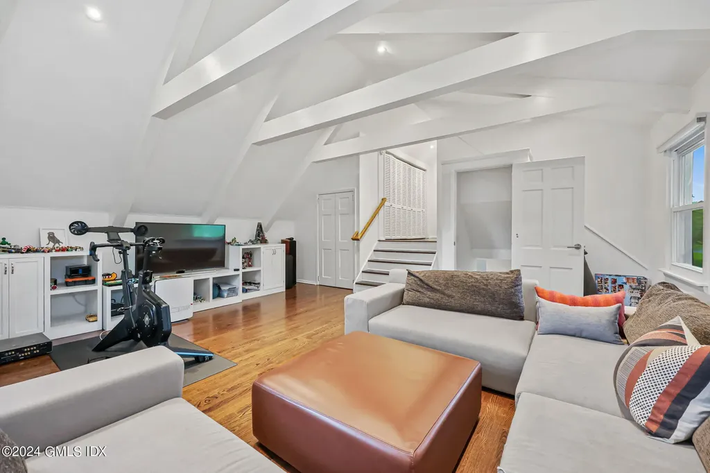 68 Willowmere Circle Riverside CT 06878