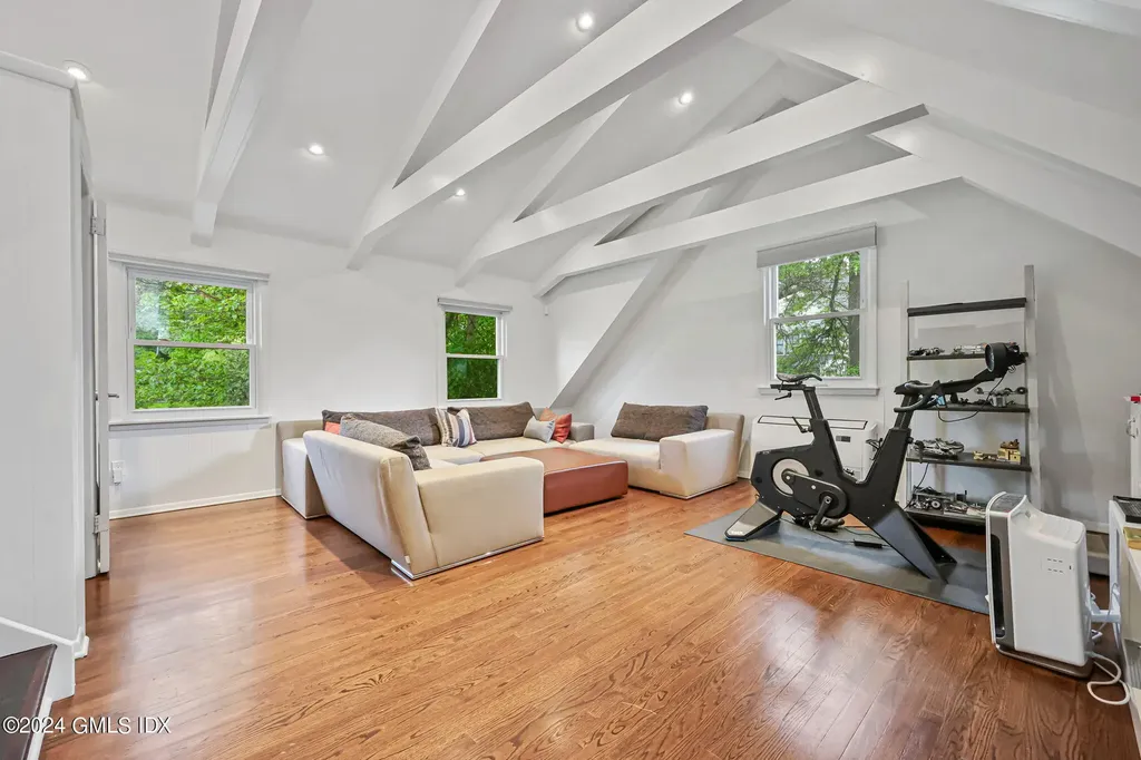 68 Willowmere Circle Riverside CT 06878