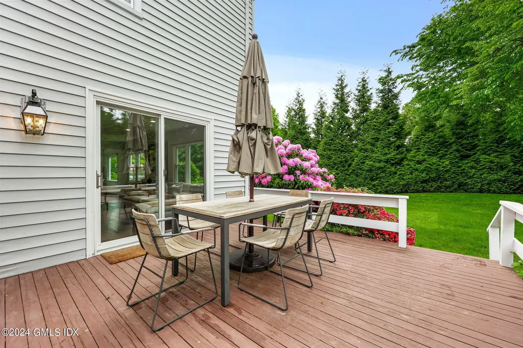 68 Willowmere Circle Riverside CT 06878