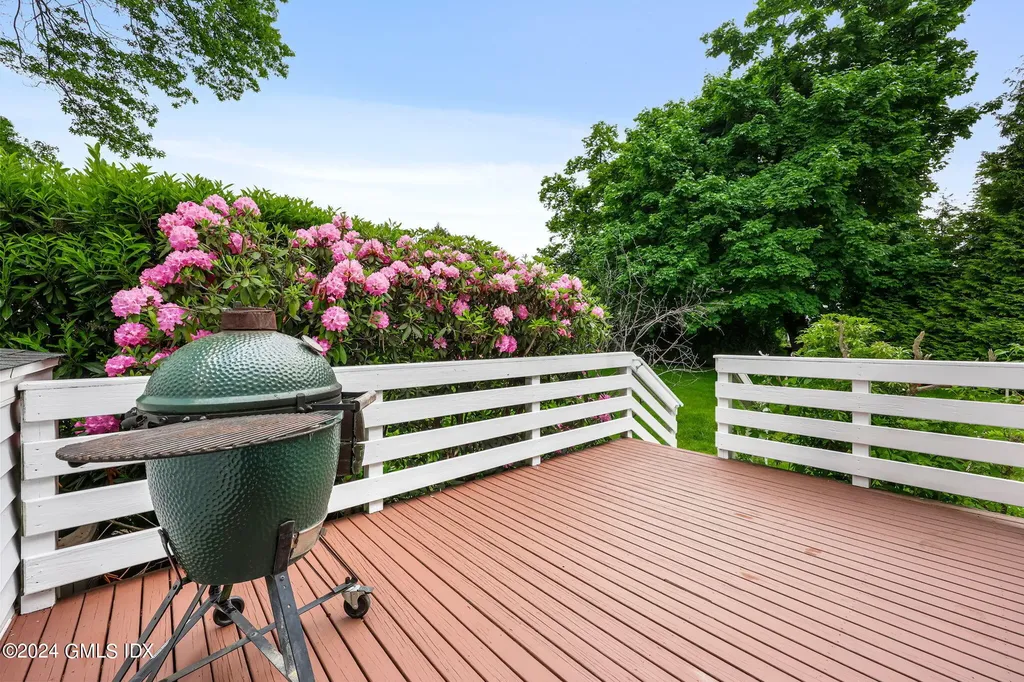 68 Willowmere Circle Riverside CT 06878