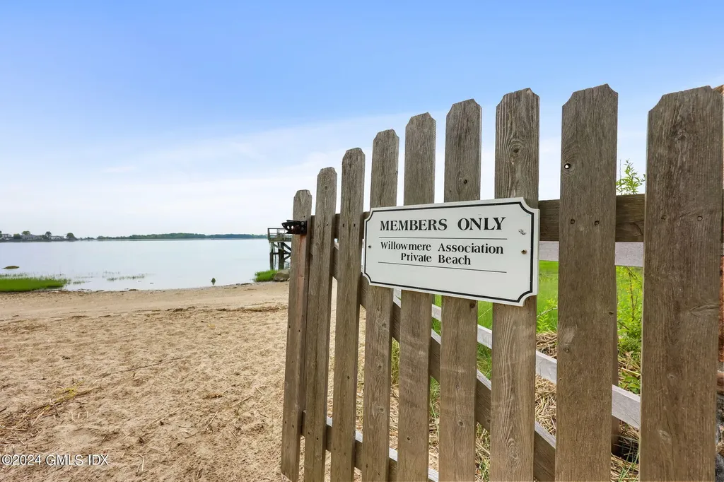 68 Willowmere Circle Riverside CT 06878